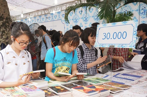 Hội sách ở Hà Nội đạt doanh thu trên 10 tỷ đồng