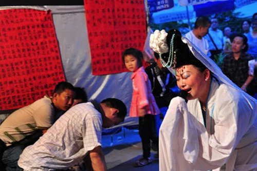 Bi hài nghề khóc thuê 