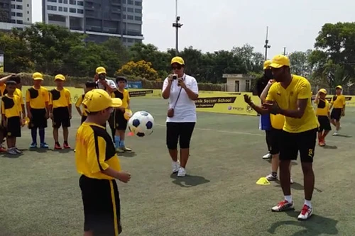 Cậu bé Việt 8 tuổi khiến cả CLB Borussia Dortmund nể phục