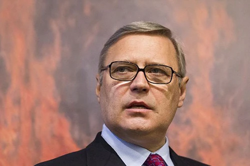 Cựu Thủ tướng Nga bị lộ clip "nóng"