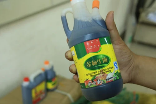 Phát hiện hơn nửa tấn thực phẩm không rõ nguồn gốc