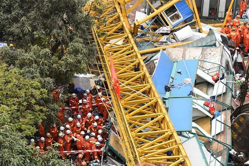 Trung Quốc: Cần cẩu đè sập nhà tạm, 12 người tử nạn