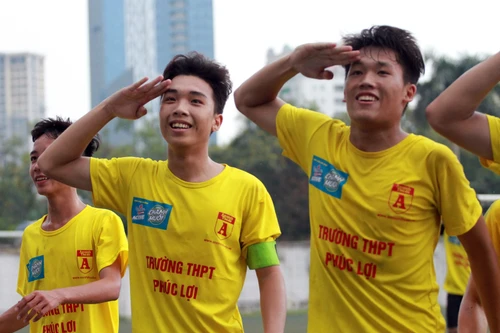 [ẢNH] Thắng 4 "sao", tân binh THPT Phúc Lợi hiên ngang vào bán kết