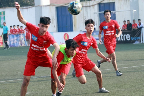 [ẢNH] Á quân THPT Phùng Khắc Khoan vất vả lấy vé tứ kết