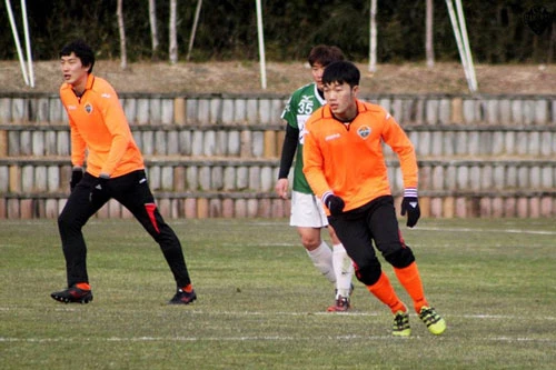 Số áo lạ lẫm của Xuân Trường ở Gangwon FC