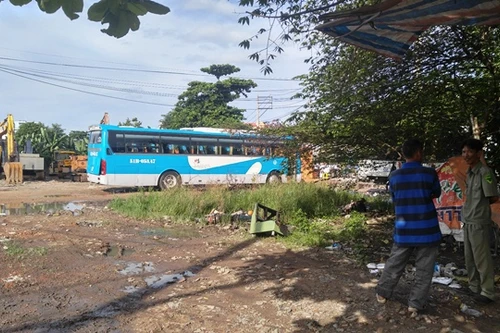 Phát hiện người đàn ông tử vong bất thường bên xe máy