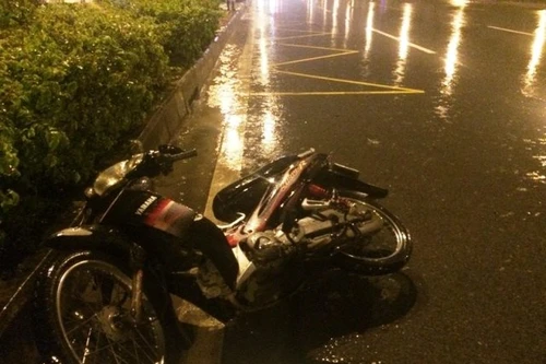 Điều khiển xe máy vào làn ô tô, nam thanh niên ngã tử vong