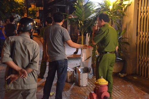 Hai người đàn ông cãi vã lớn tiếng, một người bị đâm tử vong