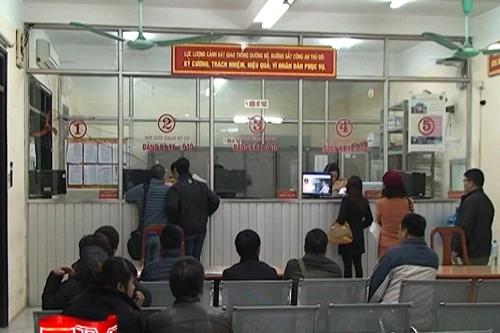 Hà Nội sẽ triển khai dịch vụ chuyển giấy đăng kí xe ô tô về tận nhà