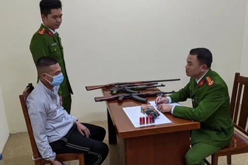 Bắt nhóm đối tượng buôn súng từ nước ngoài về Bắc Giang tiêu thụ 