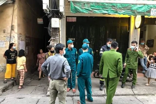 Nghi vấn phóng hỏa khiến người đàn ông nhập viện tại phường Chương Dương