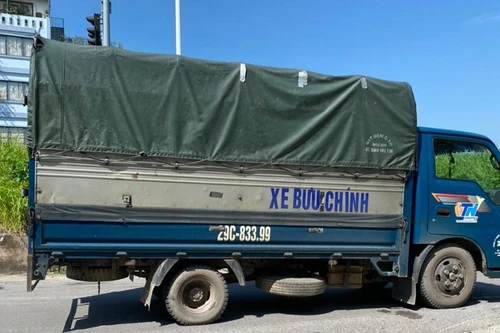 Giả mạo xe bưu chính vận chuyển hàng không thiết yếu “thông chốt” kiểm soát Covid-19 