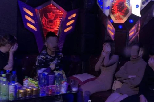 Phát hiện nhóm nam, nữ sử dụng ma túy tại quán karaoke 
