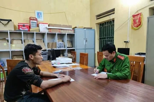 Mượn xe của bạn mang đi 'cắm'