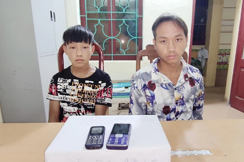 Phát hiện hai đối tượng “nhí” trong đường dây vận chuyển 6 bánh heroin