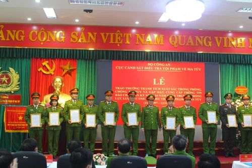 Khen thưởng Công an Hà Nội về thành tích xuất sắc trong các chuyên án ma túy lớn