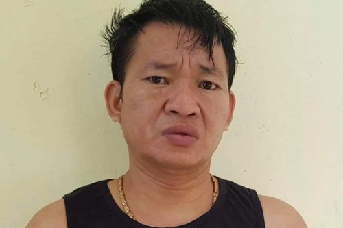 Xông vào nhà dân dùng kiếm đe dọa cướp tài sản