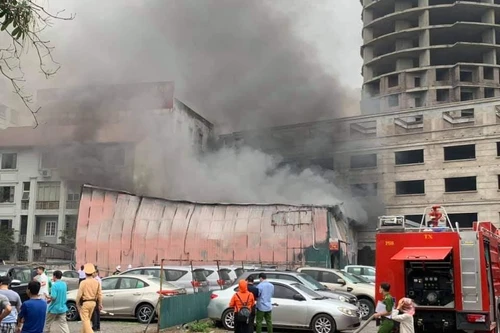 Kịp thời dập tắt đám cháy tại xưởng in tại Định Công