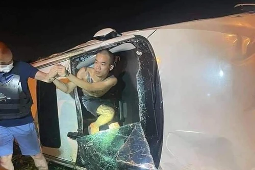 Tạm giữ đối tượng lái xe gây tai nạn bỏ chạy, kéo lê xe máy dưới gầm