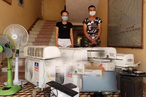 "Nữ quái" đột nhập lấy trộm 4 bộ điều hòa cùng nhiều tài sản...