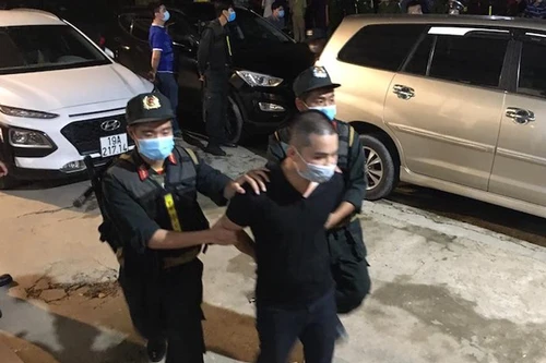 Tạm giam nhóm đối tượng đánh bạc và cho vay nặng lãi