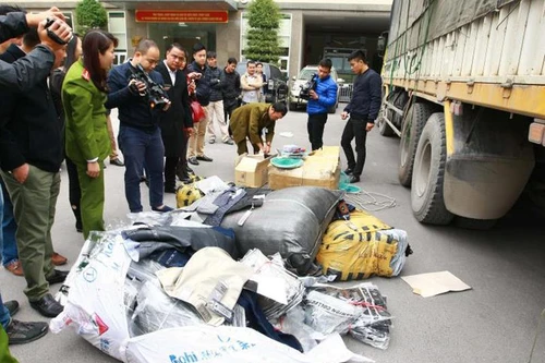 Công an huyện Thanh Trì tìm chủ lô hàng hóa