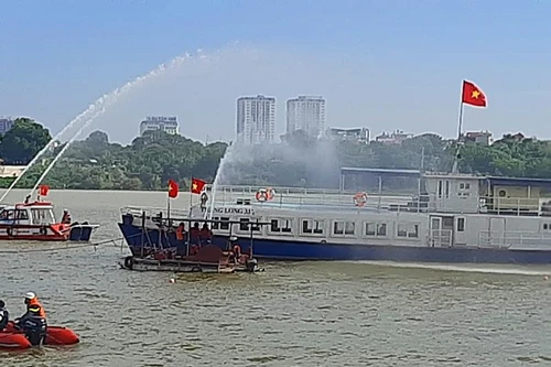 'Cứu người khẩn cấp' trên sông Hồng trong trong phương án diễn tập 