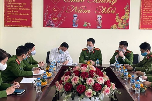 Công an Gia Lâm bàn giao danh sách 171 cơ sở phòng cháy, chữa cháy cho cấp xã quản lý