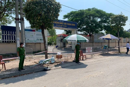 Gác việc gia đình, bám địa bàn đảm bảo an toàn các điểm cách ly Covid-19