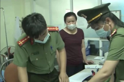 Bắt nhóm đối tượng trong đường dây làm giấy tờ giả 