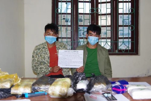 Bắt quả tang 2 anh em ruột vận chuyển 30.000 viên ma tuý tổng hợp