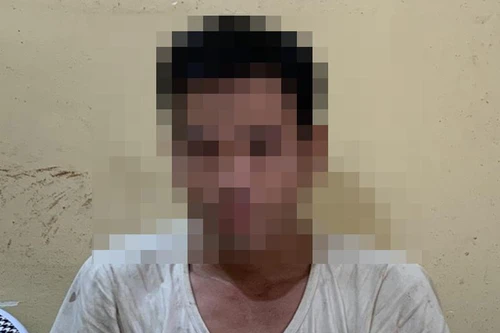 Tạm giữ đối tượng không đeo khẩu trang, chống đối lực lượng Công an