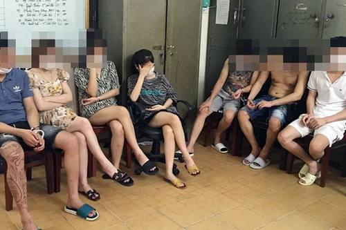 Cặp vợ chồng điều hành 'động bay lắc' dưới tầng hầm 