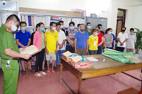 Bắt quả tang 14 đối tượng đánh bạc 