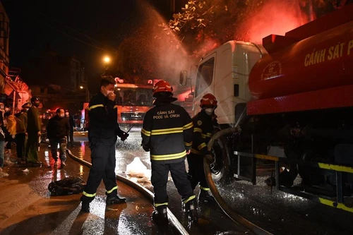 Cảnh sát PCCC kiểm tra 77 cơ sở, phát hiện 74 trường hợp tồn tại, thiếu sót cần khắc phục 