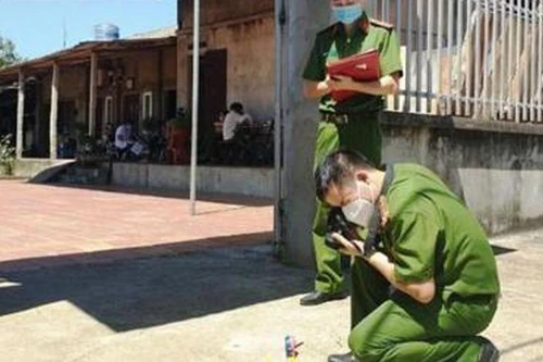 Tạm giữ hình sự đối tượng chống đối tổ công tác phòng, chống dịch Covid-19 