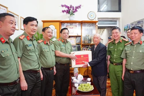 Giám đốc Công an Hà Nội tri ân các đồng chí tham gia chiến trường B,C,K