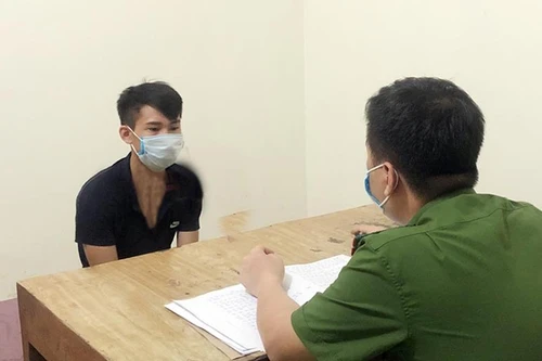 Nam thanh niên chuốc rượu 2 cô gái say mềm rồi giở trò... 