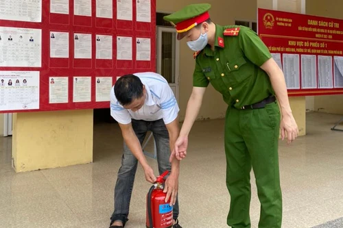 Chủ động kiểm tra công tác PCCC tại các điểm bầu cử