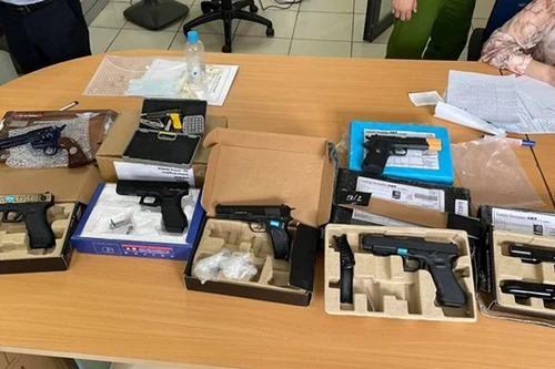 Điều tra, truy tìm chủ nhân lô hàng nghi là súng ngắn gửi qua chuyển phát nhanh 