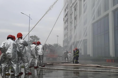 Xử lý nhanh tình huống cháy giả định tại tổ hợp chung cư Vinhomes Symphony - Long Biên