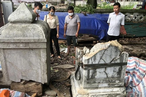 Công ty Kiến trúc Việt làm vỡ bia đá cổ trên 300 năm tuổi tại di tích chùa Thổ Hà 