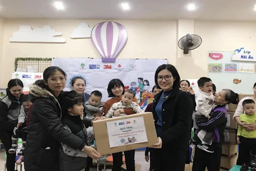 Lòng nhân ái với hàng nghìn trẻ em bị bại não