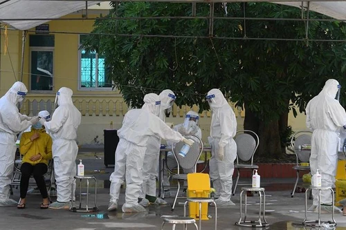 Tạm đình chỉ công tác Chủ tịch xã lơ là chống dịch Covid-19