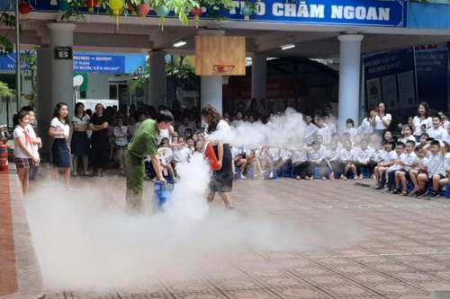 Đưa kiến thức phòng cháy thoát nạn vào buổi sinh hoạt đầu tuần 