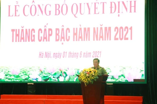Gần 6.000 cán bộ chiến sỹ Công an Hà Nội được thăng cấp bậc hàm, nâng bậc lương 