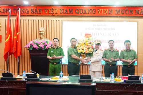 Thăng cấp bậc hàm Thiếu tướng đối với đồng chí Nguyễn Thanh Tùng - Phó Giám đốc CATP Hà Nội