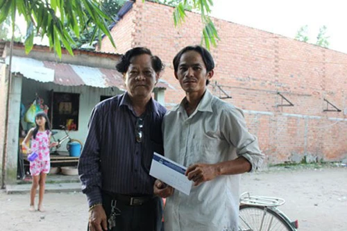 Nhiều nhà hảo tâm tặng quà cháu bé 7 tuổi rơi xuống giếng sâu