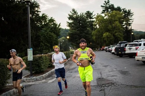 50 ngày hoàn thành 50 cuộc thi triathlon ở 50 bang