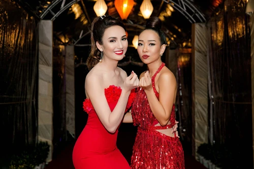 Hoa hậu Ngọc Diễm rạng rỡ làm MC phục vụ APEC